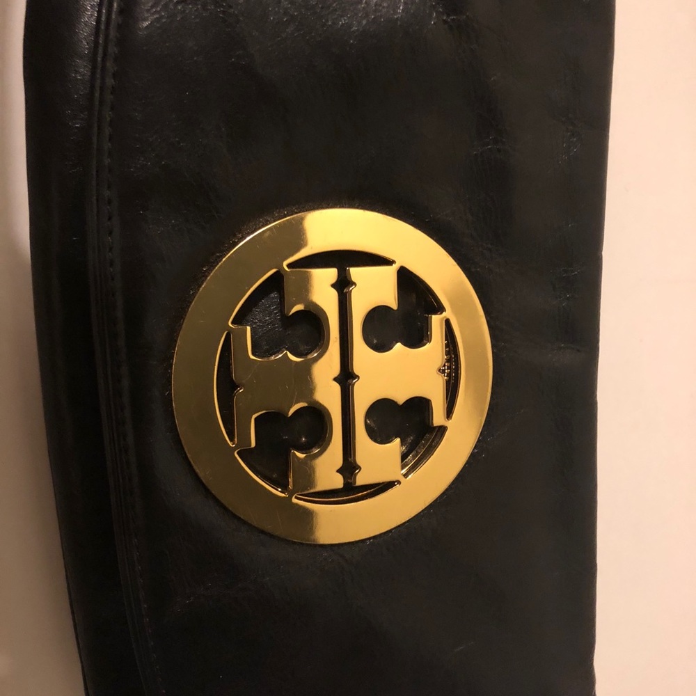 Tory Burch Logo Clutch in Black and Gold - Picture 5 of 8